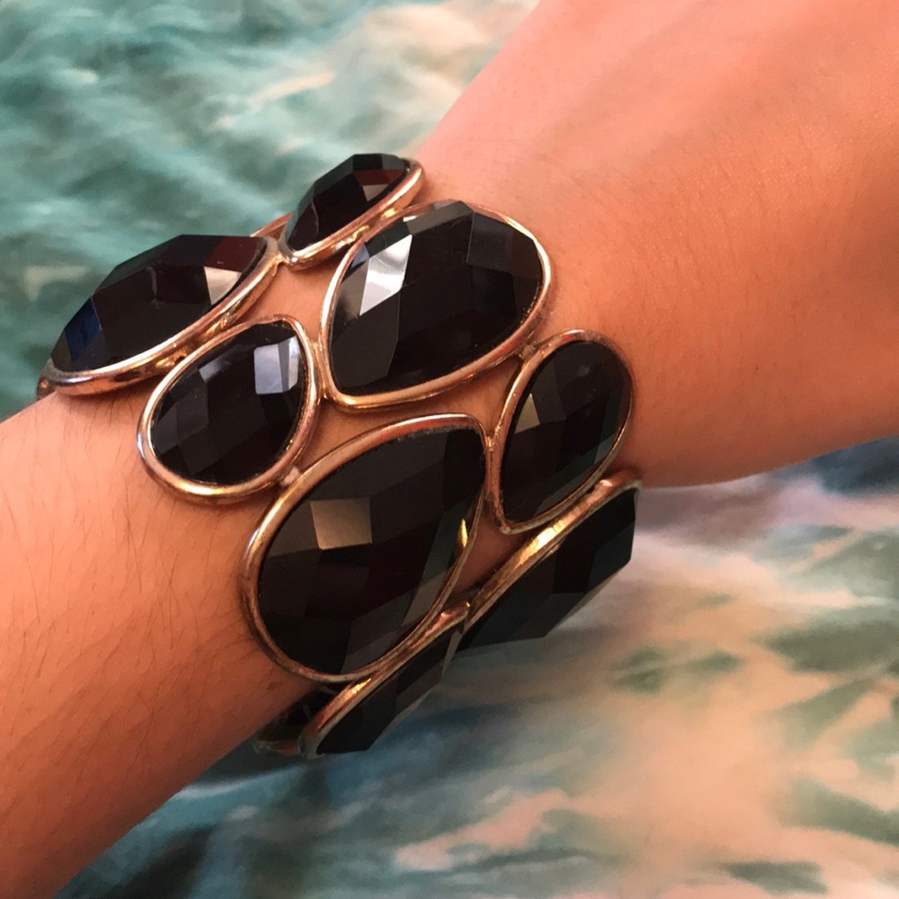 Stretchy black bracelet